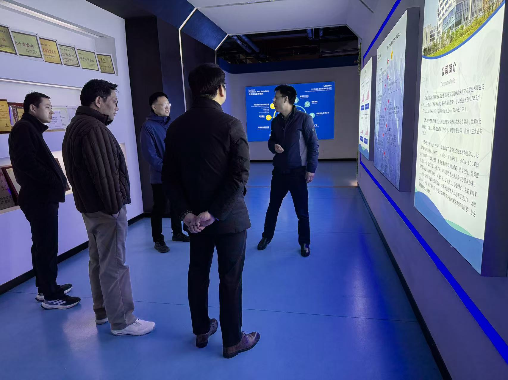 董事长谈文舒陪同合作方赴公司开展工作调研